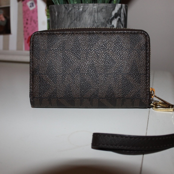 Michael Kors Wallet/Wristlet - Picture 2 of 3